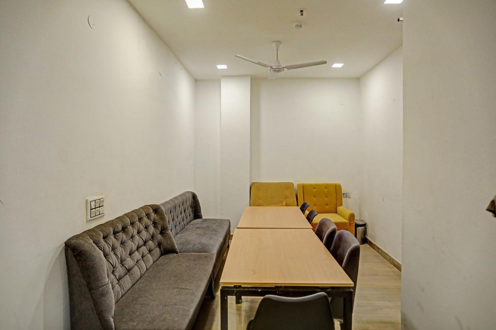 Super Townhouse Mannat Rohini 16 Delhi (National Capital Territory of India) Exterior foto